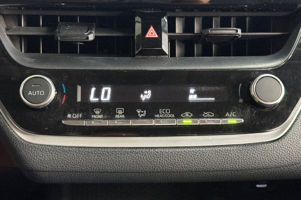Used 2024  Toyota LE image 26