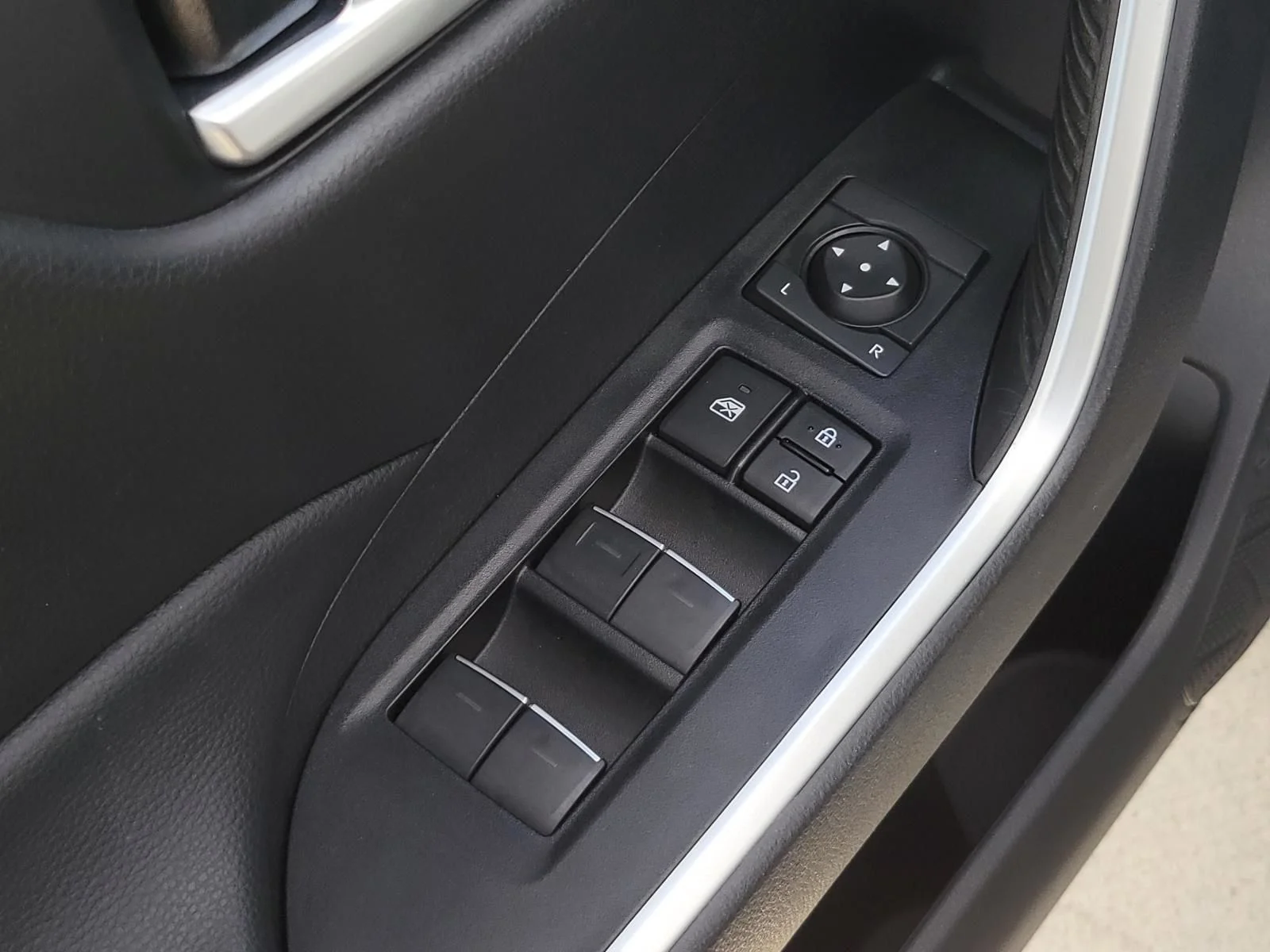 Used 2024 Silver Toyota XLE Premium image 20