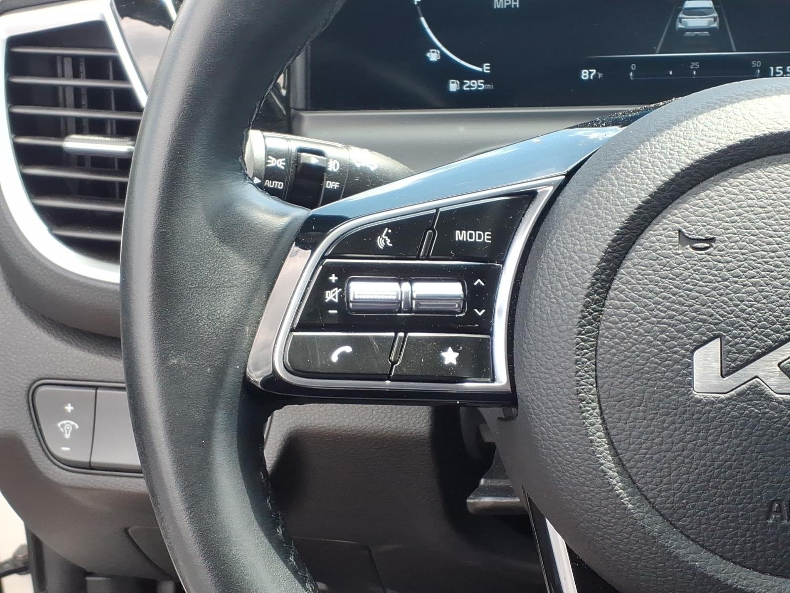 Used 2024 White Kia S image 11