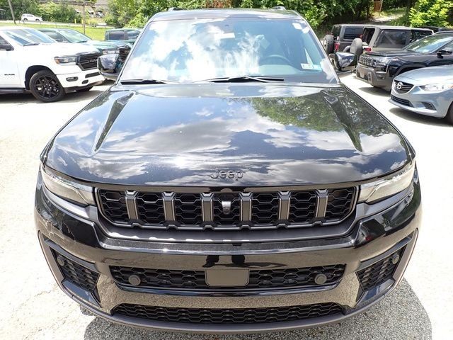 New 2026 Diamond Black Crystal Pearl-Coat Exterior Paint Jeep Limited image 10