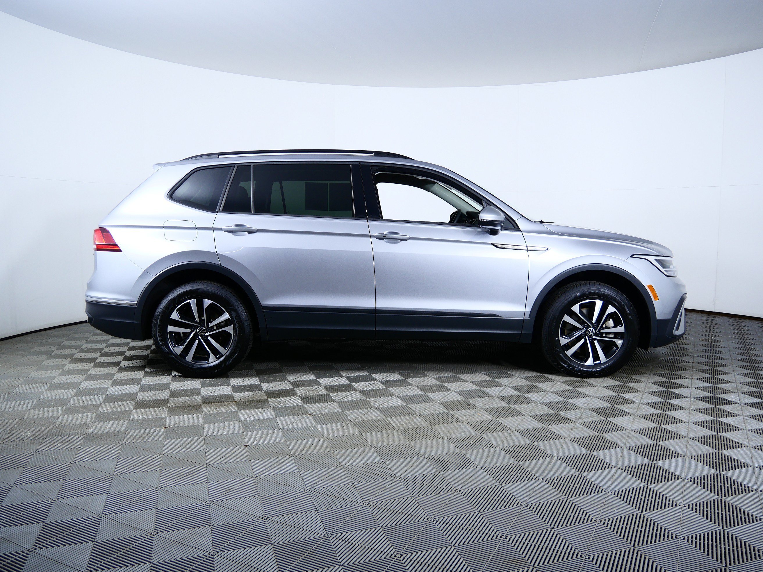 Used 2024 Silver Volkswagen S image 8