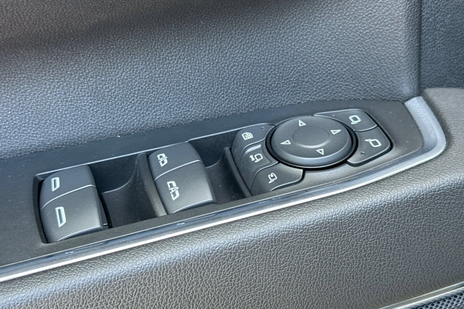 Used 2024 Summit White Chevrolet LTZ image 11
