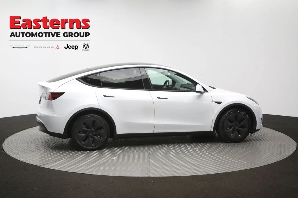 Used 2021 White Tesla Long Range image 37