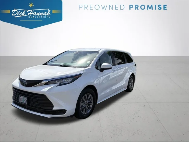 2023 Toyota Sienna LE