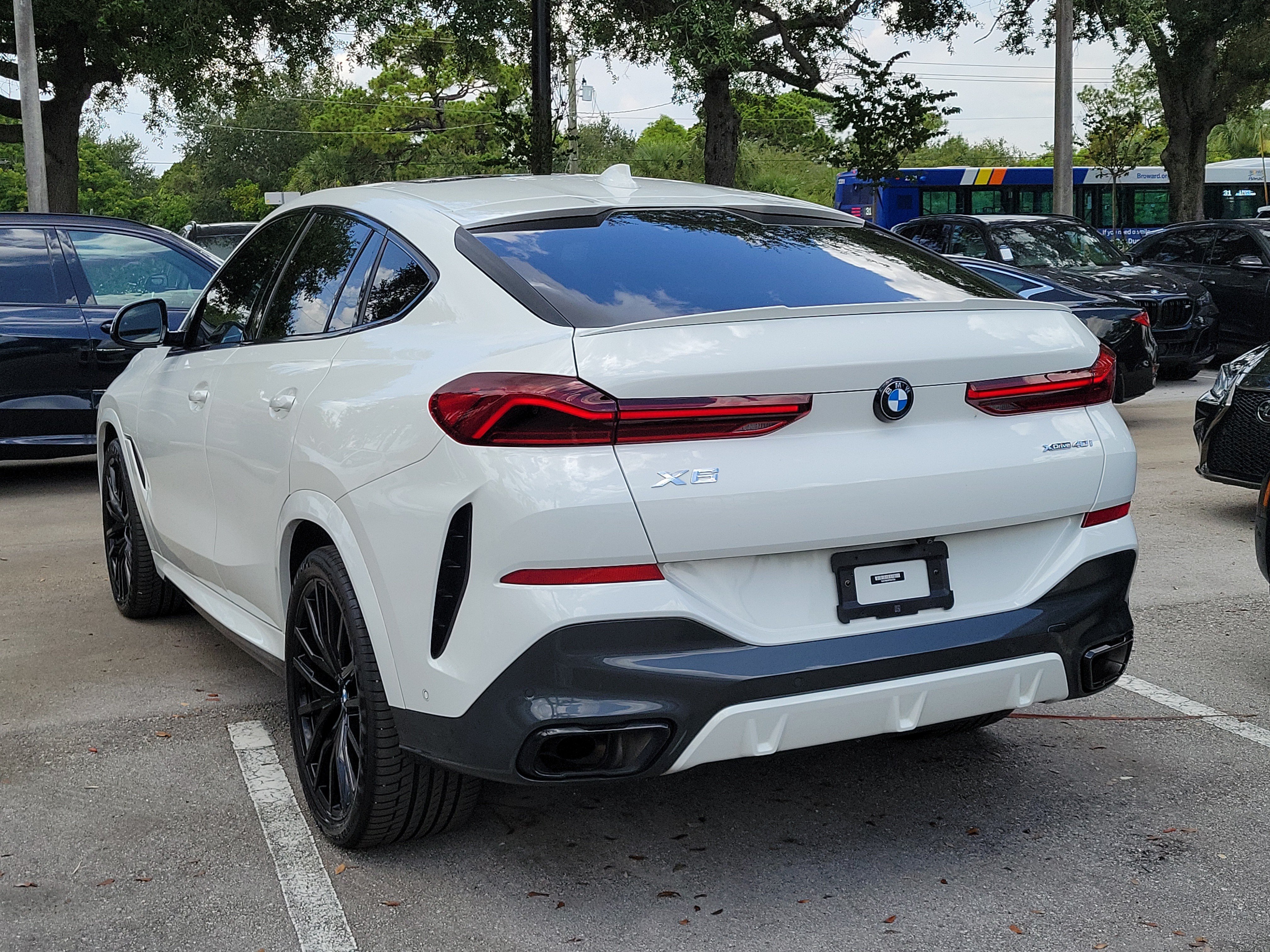 Used 2023 Alpine White BMW xDrive40i image 3