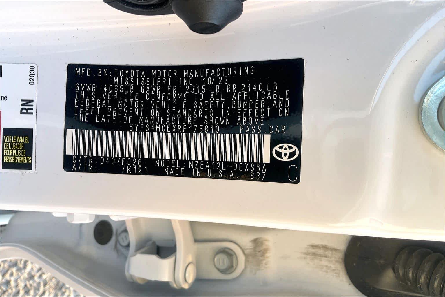 Used 2024 Ice Cap Toyota SE image 32