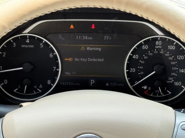 Used 2018 White Nissan SL image 23