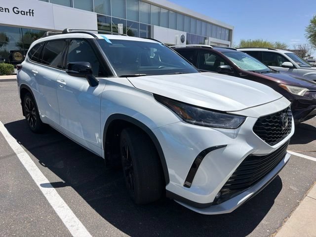 Used 2023 Pearl Toyota L image 2
