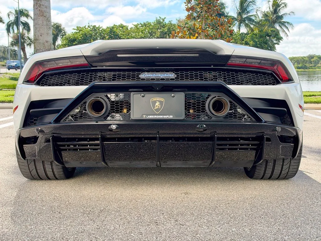 Used 2023 Bianco Monocerus Metallic Lamborghini Spyder AWD image 10