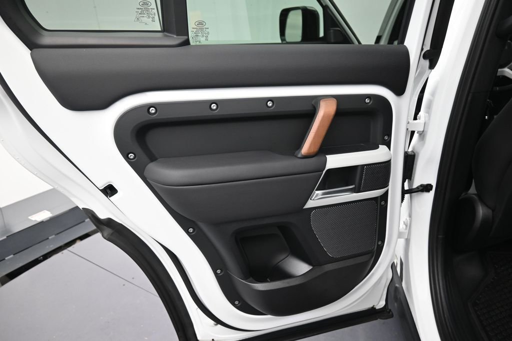 Used 2024 Fuji White Land Rover S image 24