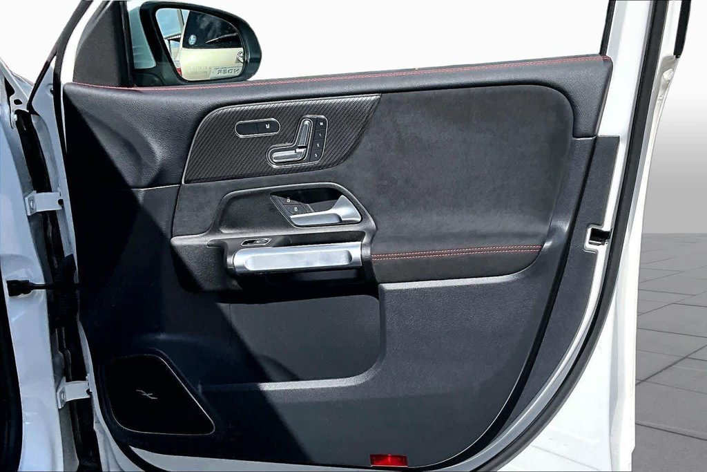 Used 2025 White Mercedes-Benz GLB 35 AMG® image 27