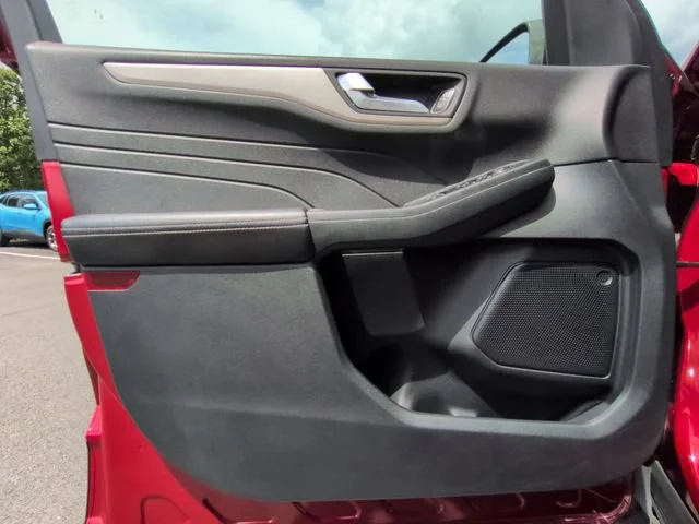 Used 2021 Red Ford SE image 23