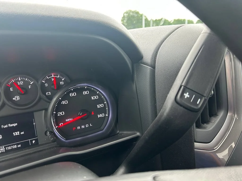 Used 2020 SUMMIT WHITE Chevrolet Custom image 33