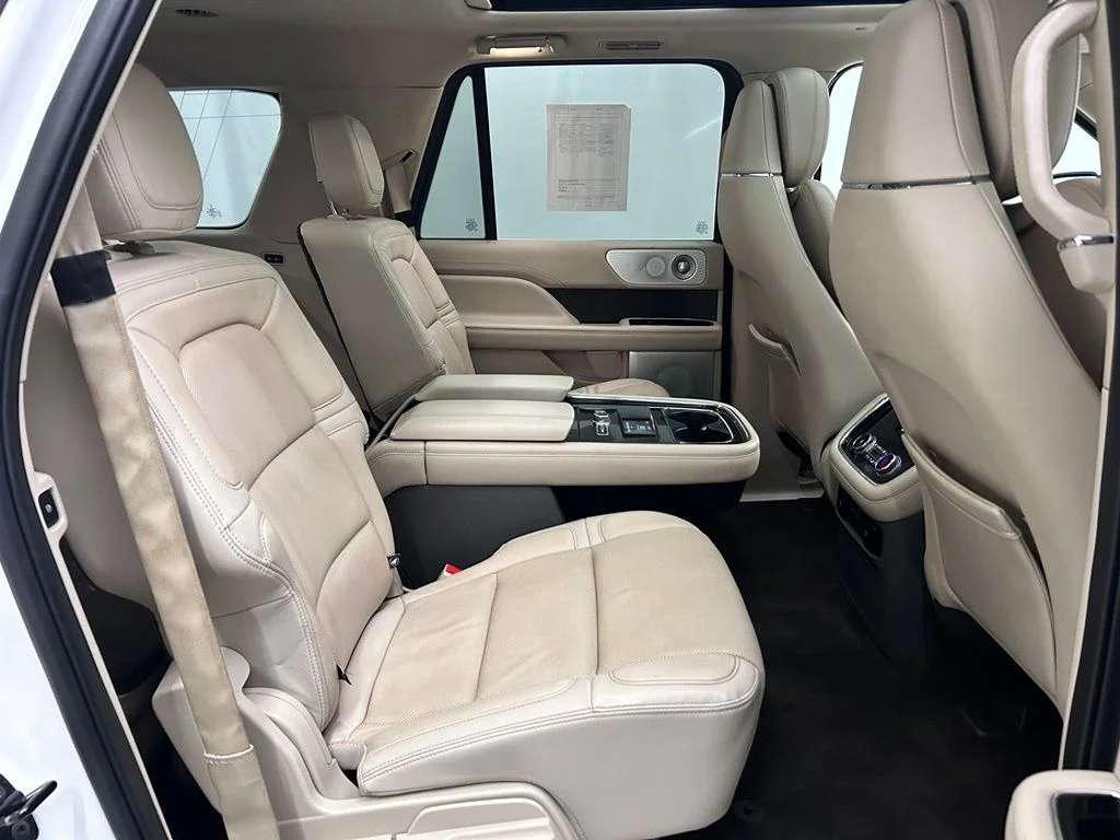 Used 2020 White Lincoln Reserve image 18
