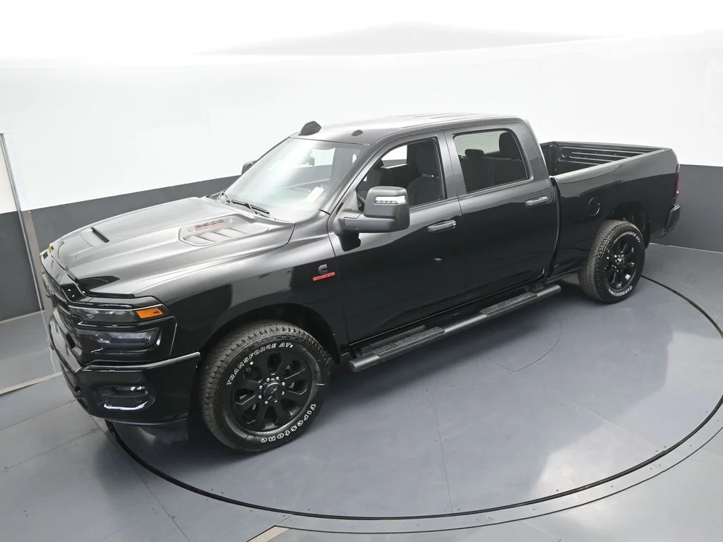 New 2026 Diamond Black Crystal Pearl-Coat Exterior Paint RAM Tradesman image 44