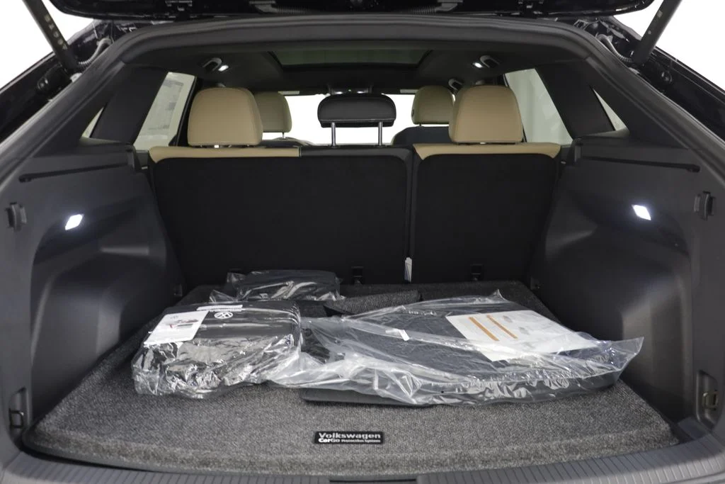 New 2026 Deep Black Volkswagen SE w/Technology image 17