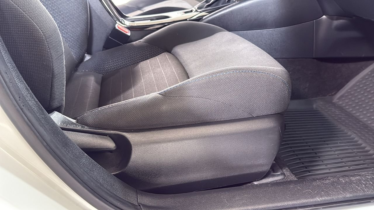 Used 2022 White Toyota SE Nightshade image 20
