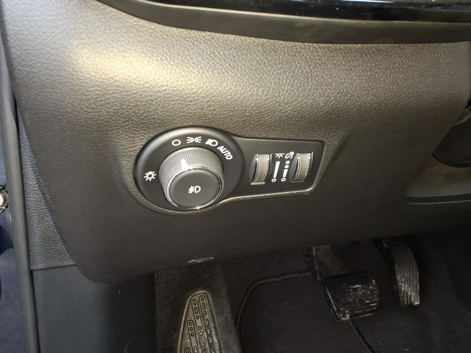New 2026 Fathom Blue Pearl-Coat Exterior Paint Jeep Latitude Altitude image 7