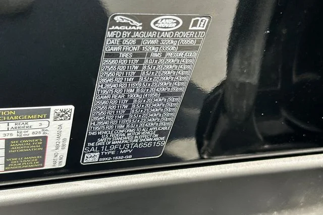 New 2026 Santorini Black Land Rover Dynamic SE image 28