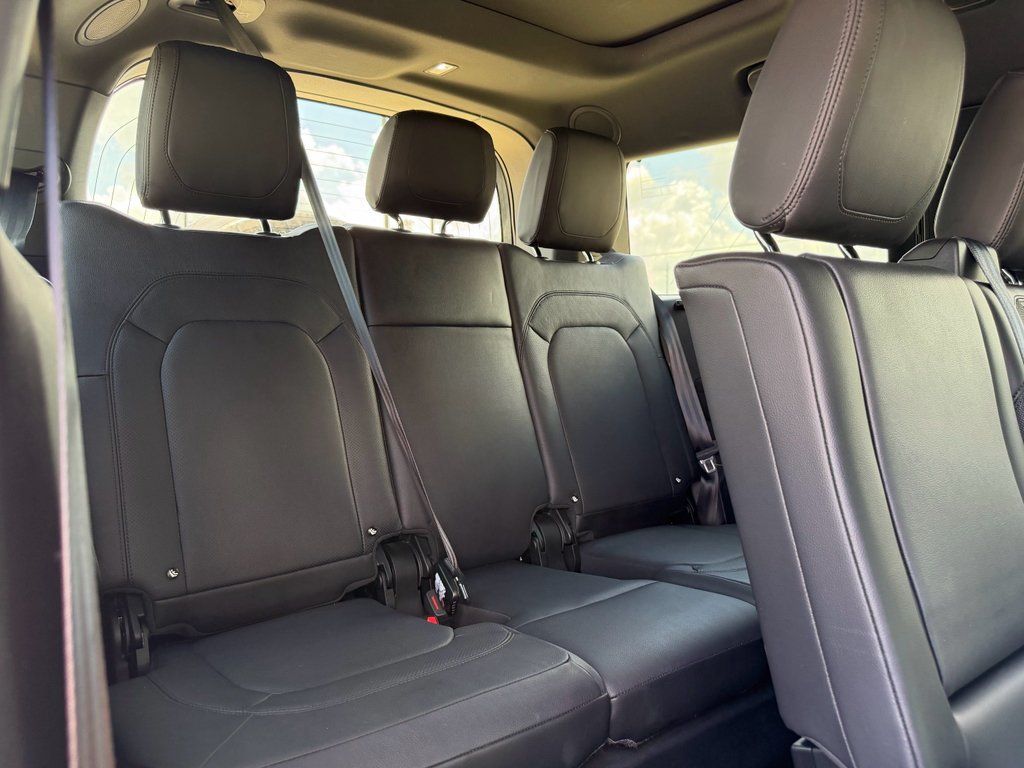 Used 2023  Land Rover X-Dynamic SE image 33