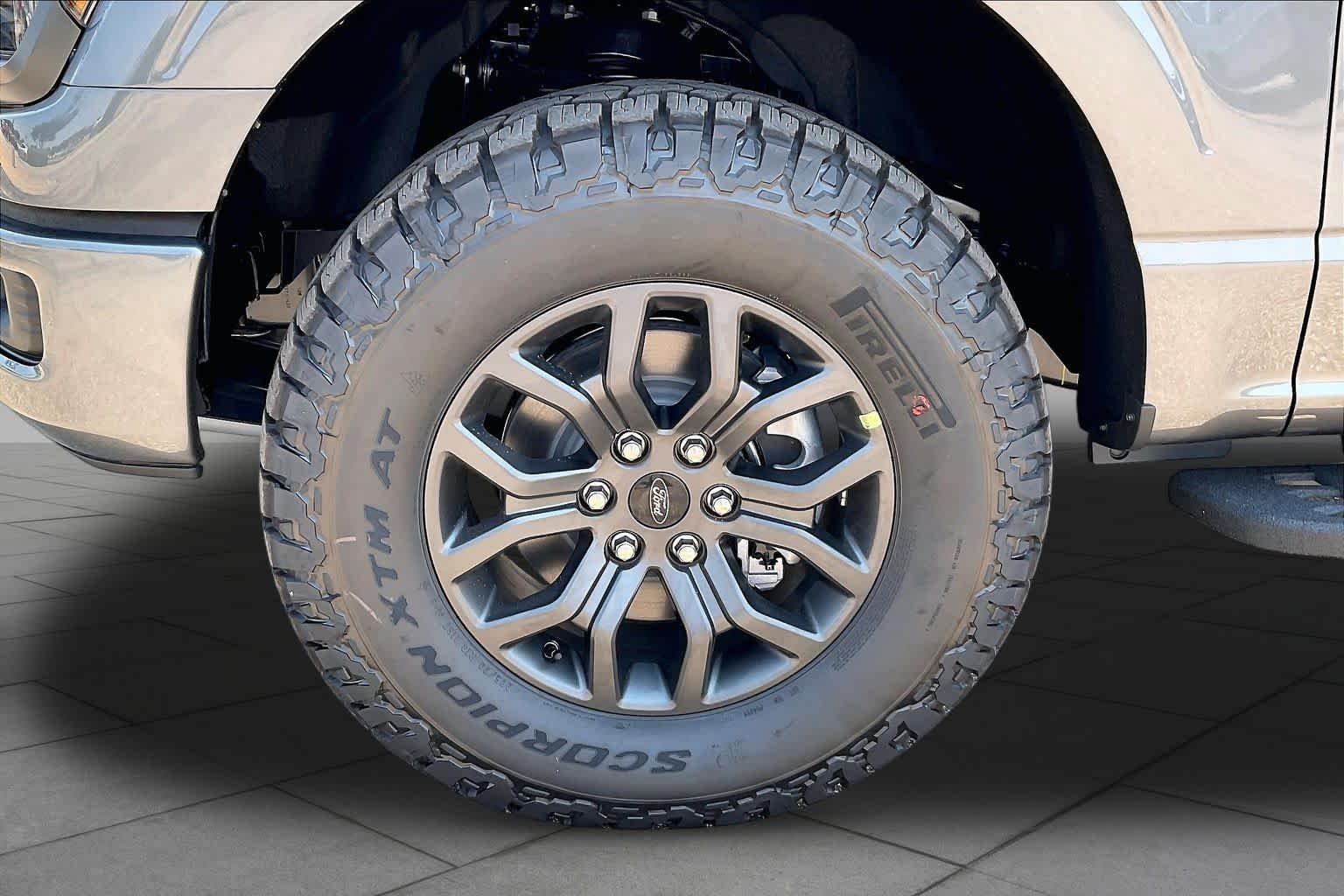 New 2026 Carbonized Gray Metallic Ford Tremor® image 11