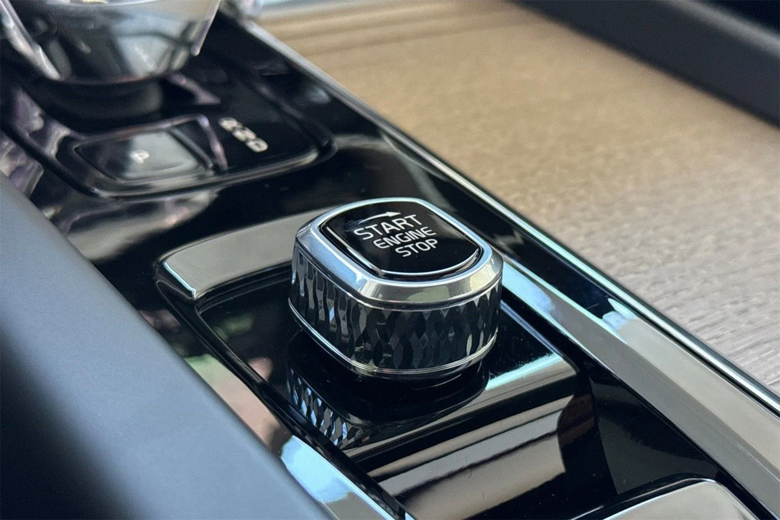 2026 Volvo XC60 Plus - Photo 24