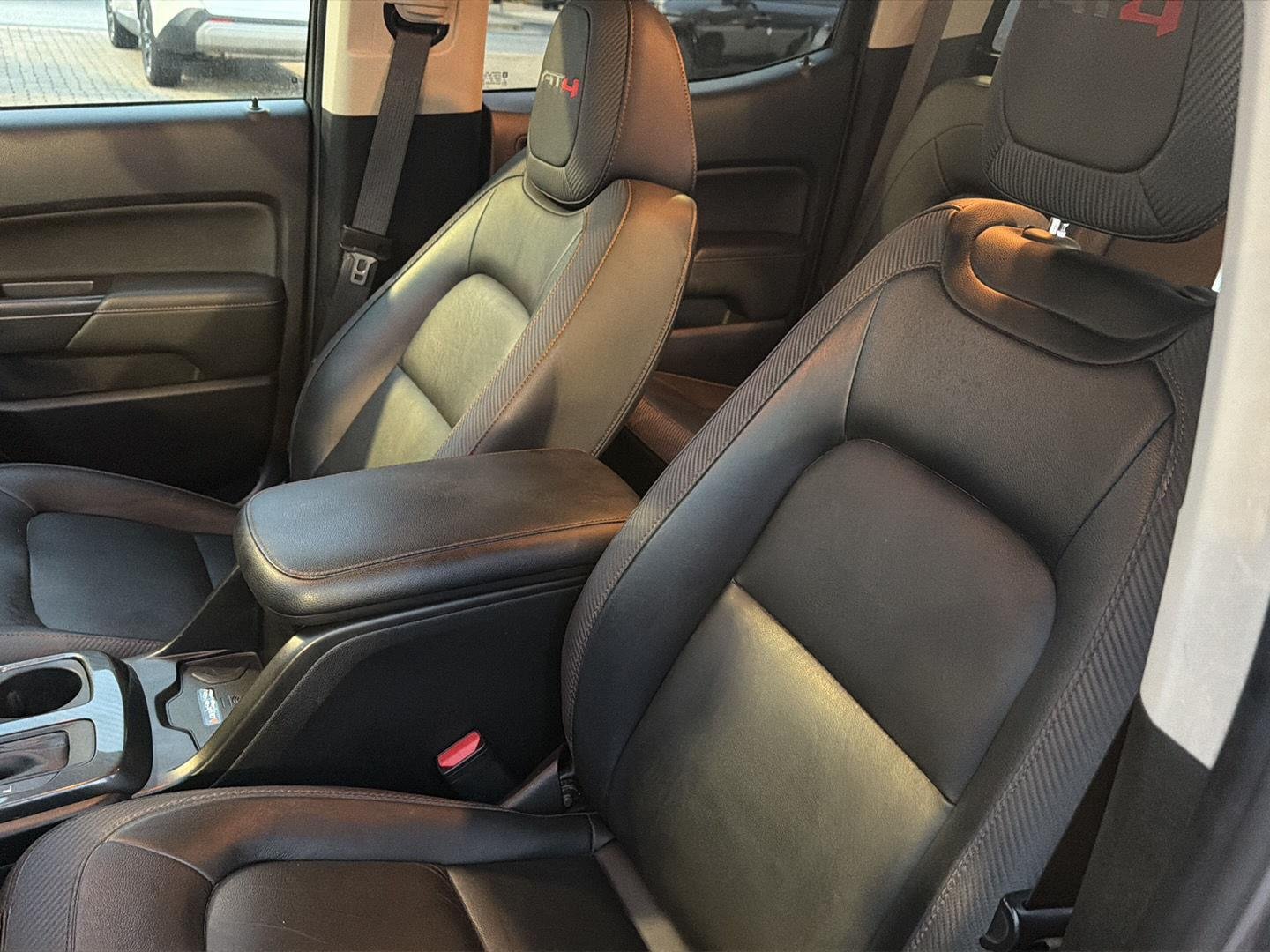 Used 2021 Satin Steel Metallic GMC 4WD AT4 w/Leather image 31