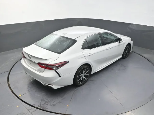 Used 2022 White Toyota SE image 29