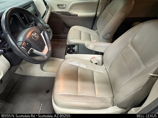 Used 2017  Toyota XLE image 12