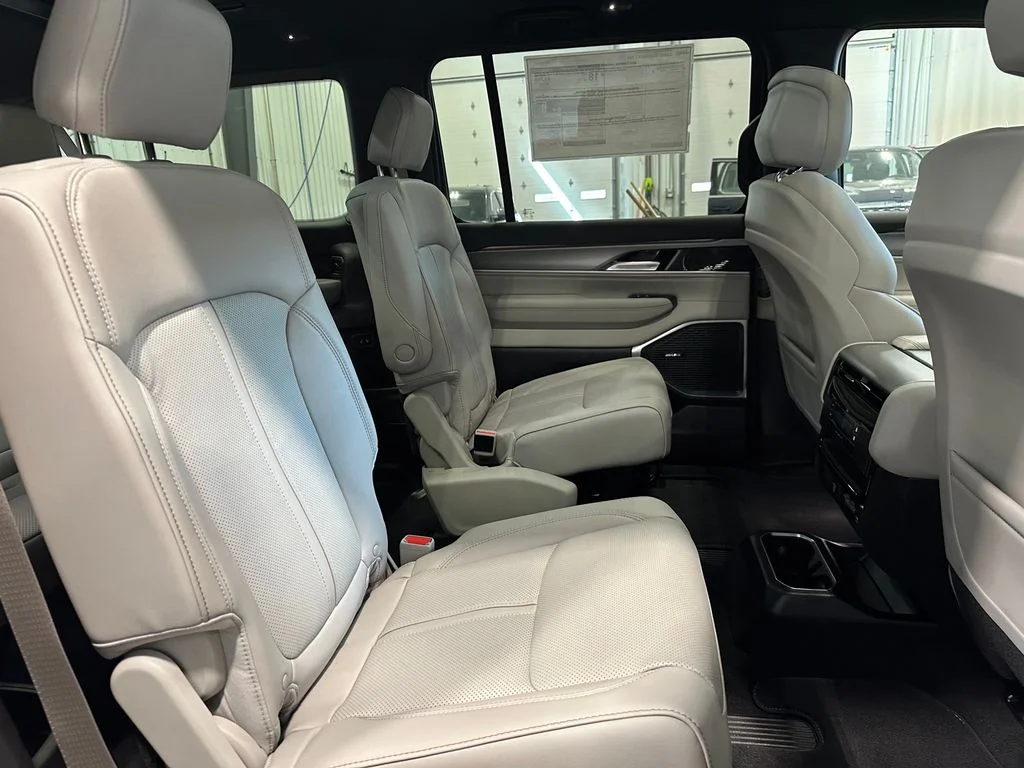 New 2026 High Gloss Black Exterior Paint Jeep  image 31