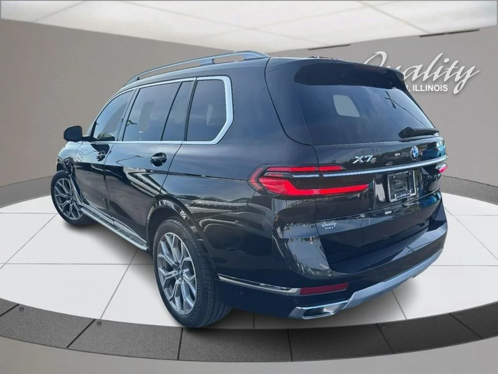 Used 2024 Diamond Black Crystal Pearlcoat Jeep Limited image 4