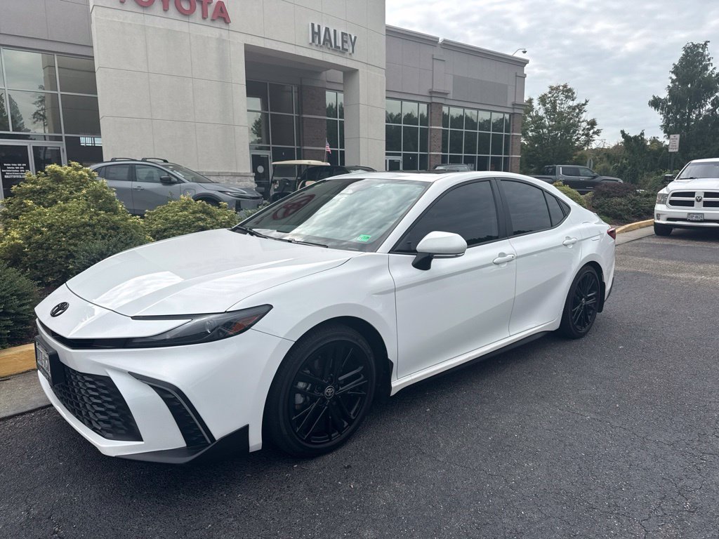 Used 2025 White Toyota SE image 4