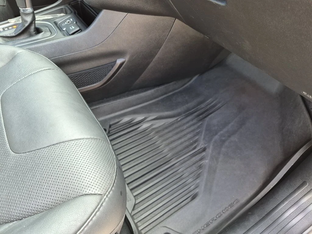 Used 2021 White Jeep Latitude Lux image 36