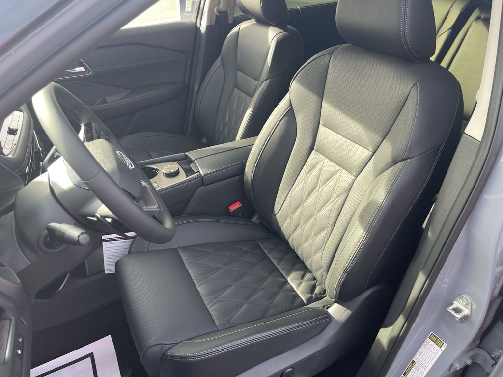 New 2026 Boulder Gray Pearl / Super Black Two-tone Nissan Platinum image 11