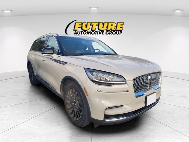 Used 2023 White Lincoln Reserve image 1