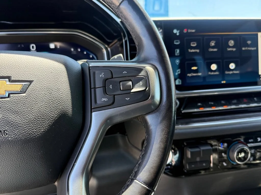 Used 2022 Summit White Chevrolet LTZ image 21
