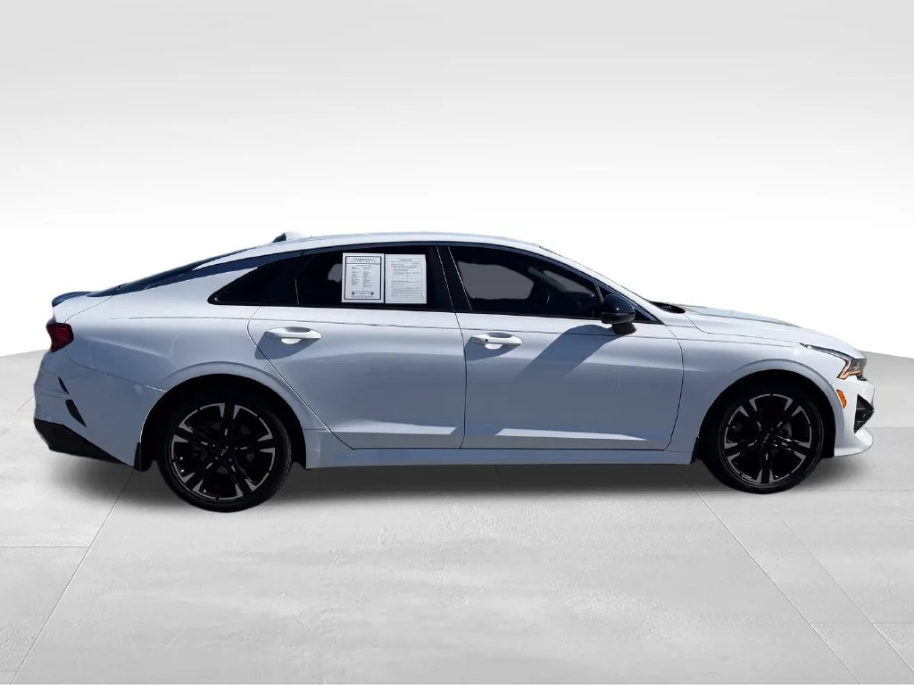 Used 2022 White Kia GT-Line image 29
