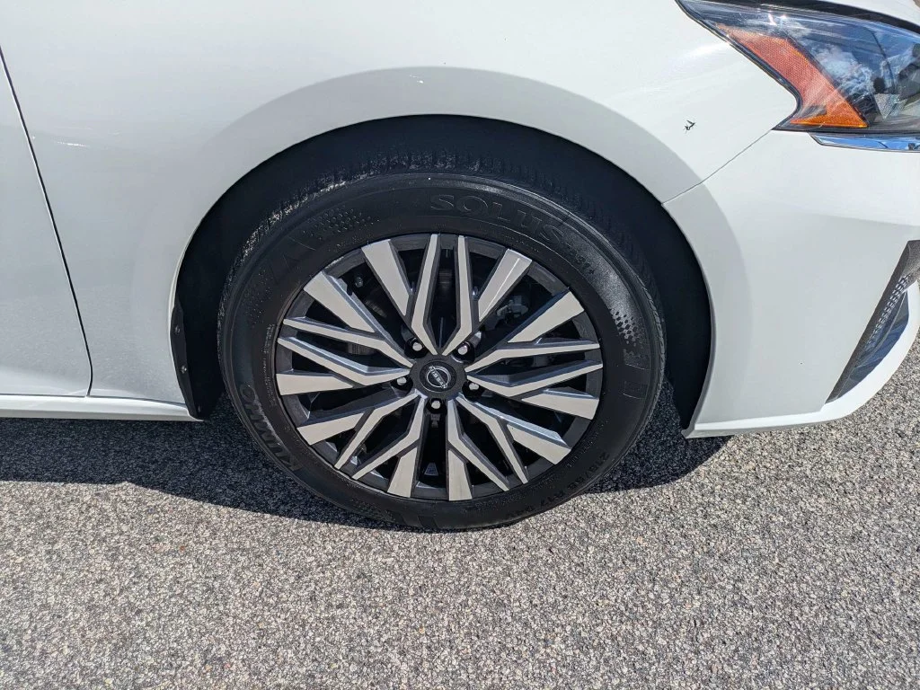 Used 2025 White Nissan 2.5 SV image 11