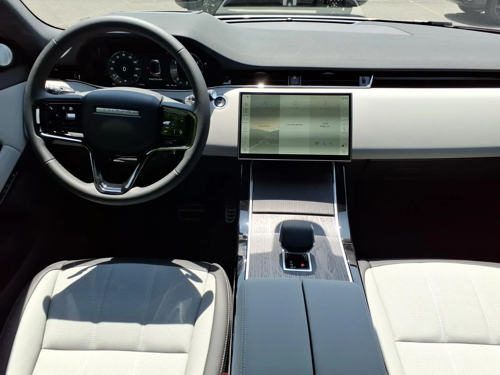 New 2026 Fuji White Land Rover P250 Hoxton Edition image 4