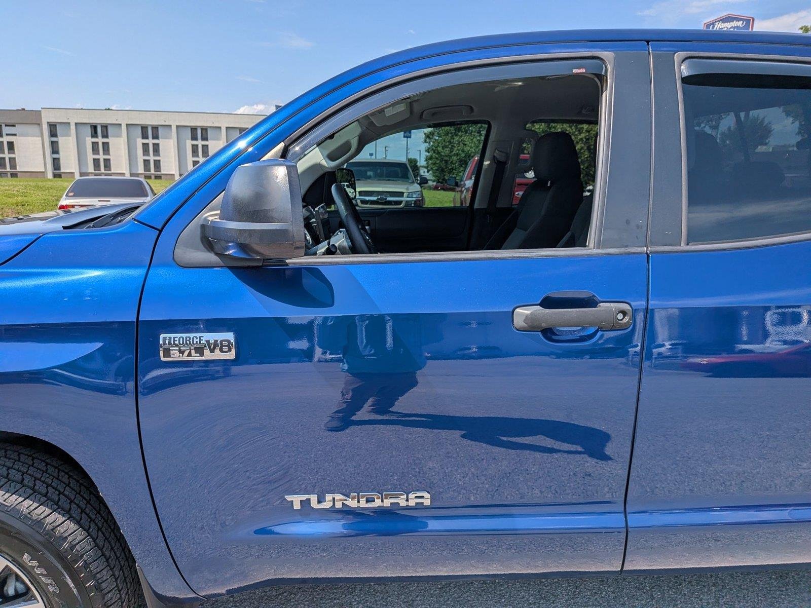 Used 2015 Blue Ribbon Metallic Toyota SR5 image 15