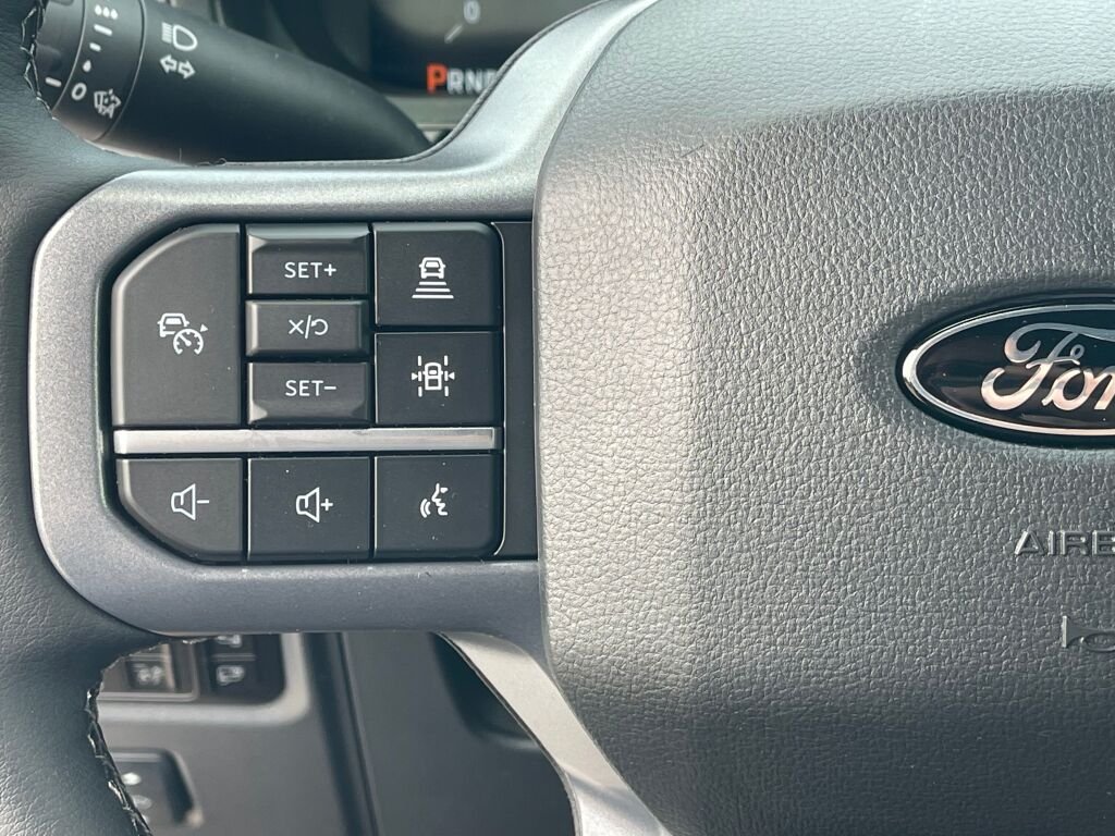 New 2026 Oxford White Ford LARIAT image 18
