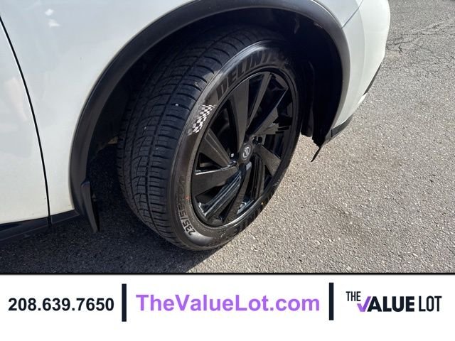 Used 2018 White Nissan SL image 11