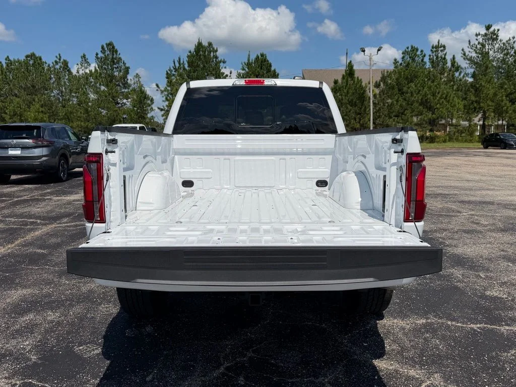 New 2026 Oxford White Ford Lariat® image 18