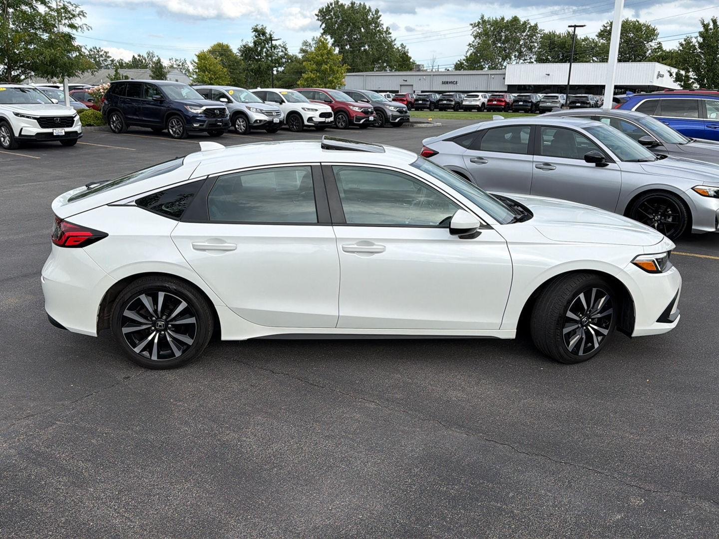 Used 2024 Platinum White Pearl Honda EX-L image 8