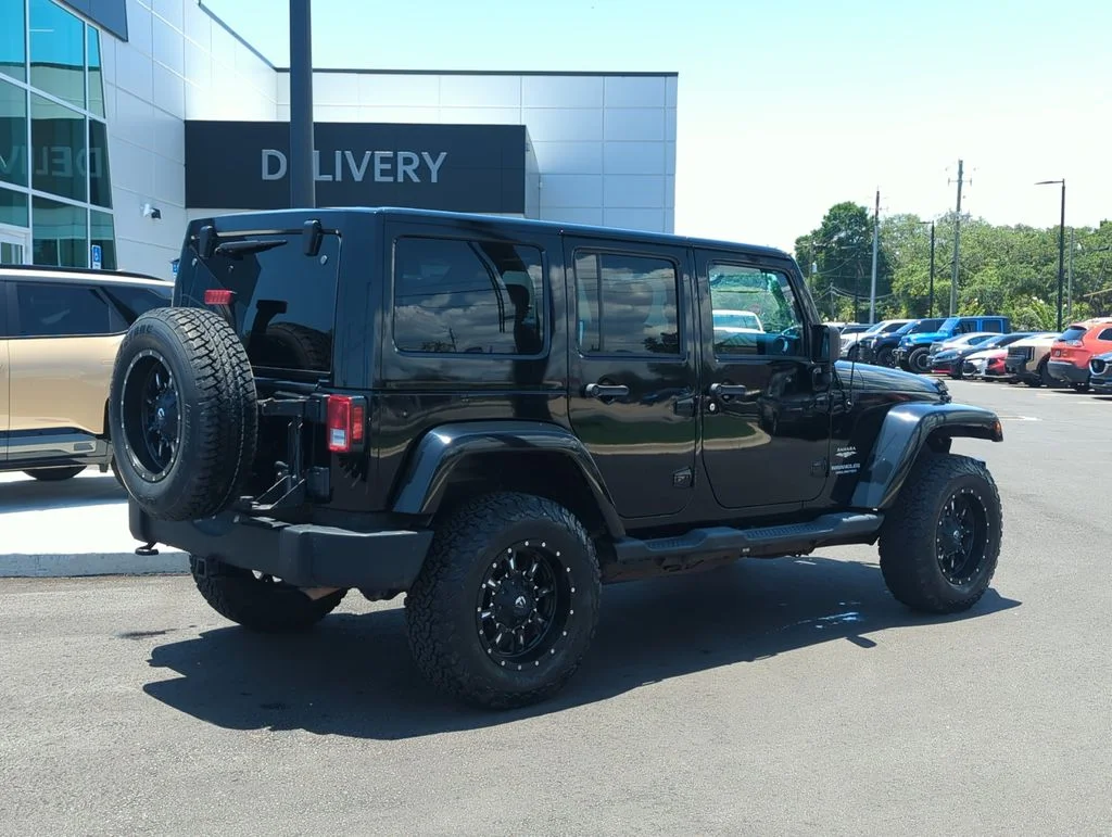 Used 2014 Black Jeep Unlimited Sahara image 7