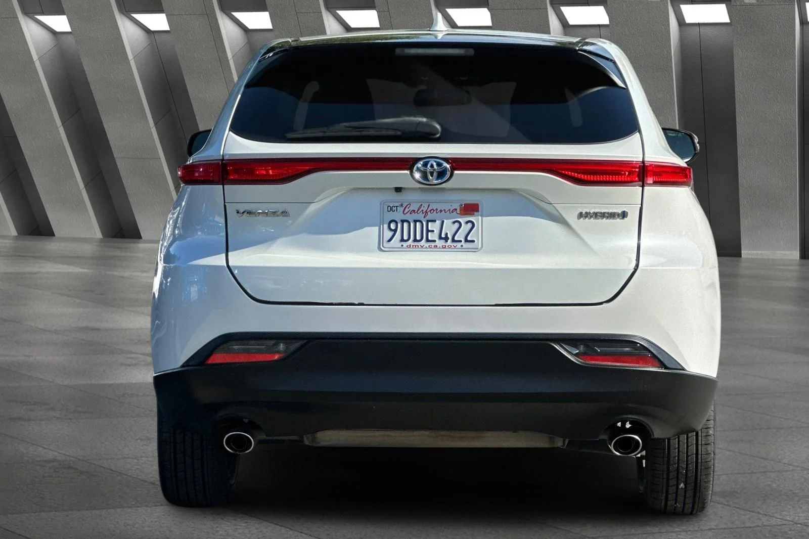 Used 2022 White Toyota LE image 11