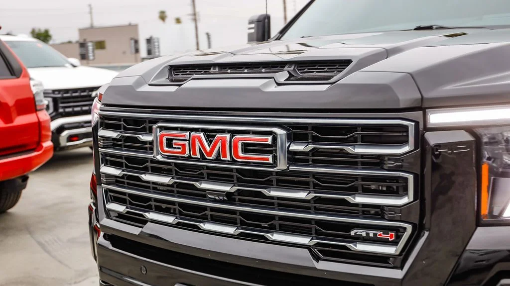 Used 2025 Black GMC AT4 image 6