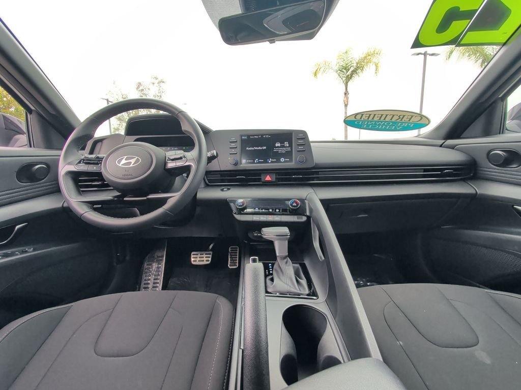 2025 Hyundai Elantra SEL - Photo 27