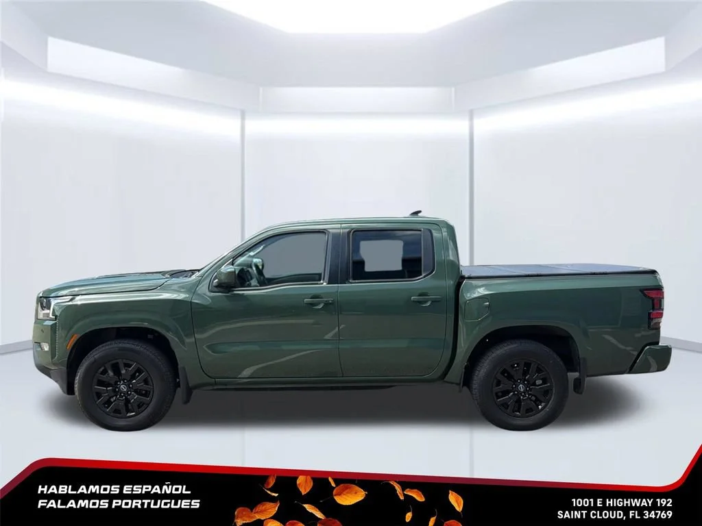 Used 2022 Green Nissan Crew Cab SV 4x4 image 3