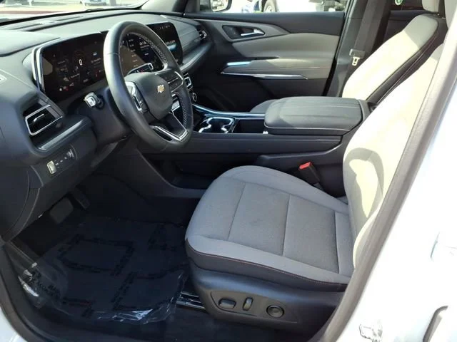 Used 2025 Summit White Chevrolet LT image 13